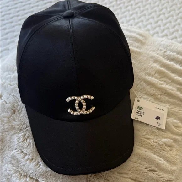 CHANEL Black Cap with Pearl Logo Chanel Silk Pearl CC Cap Hat Black 1249121 – FASHIONPHILE main image 3
